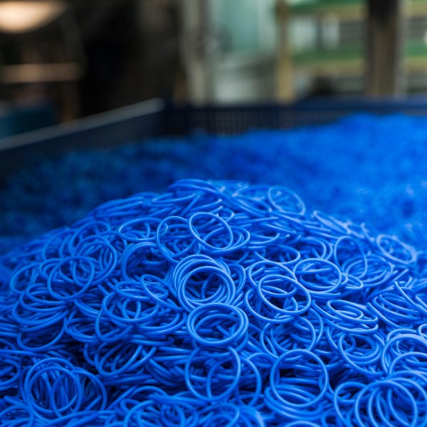O-ring coated with PTFE or silicone based lubricant incl. blue colouring