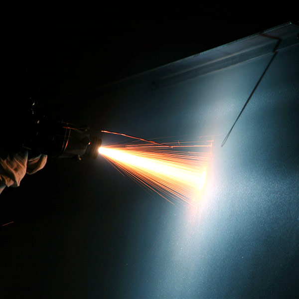 Metal coating on sheet metal with the arc spraying equipment, or the arc spraying process. To protect against wear and tear.